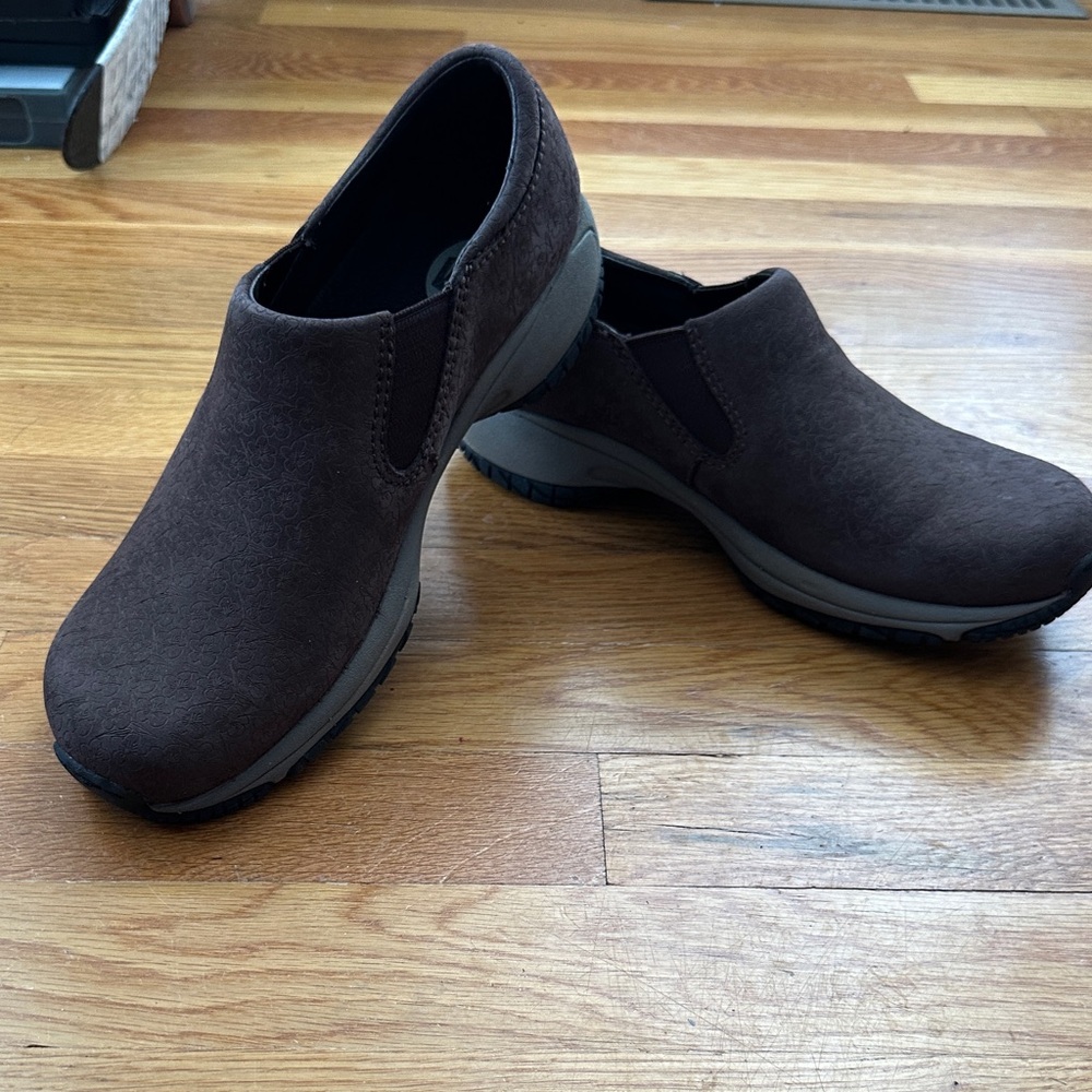 NWOT tags Women's Brown Slip-On air-cushion Merrell